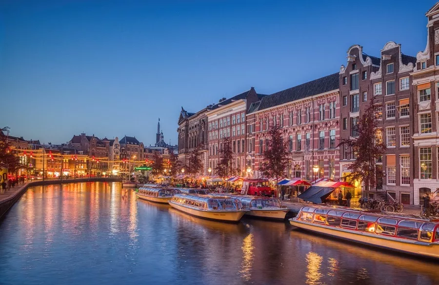 A view of the canals of Amsterdam at nighttime